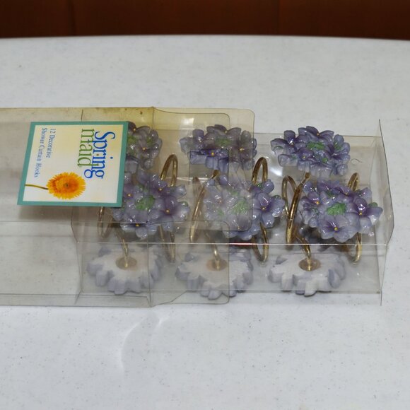 SOLD • NOB Vtg Springmaid Purple Flower Set (12) Decorative Shower Curtain Hooks - Picture 2 of 5